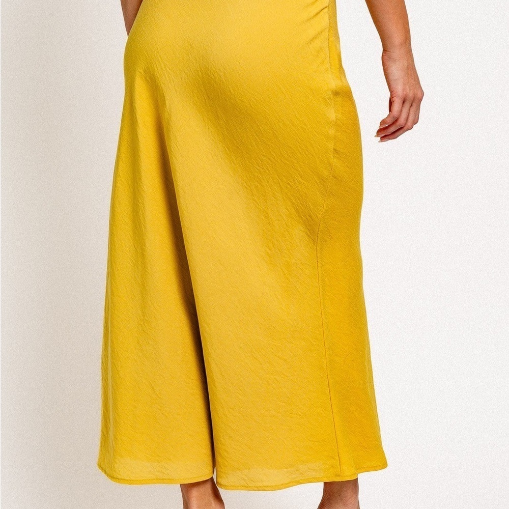 Le Lis V-Neck back Tie Crop Top & Bias Maxi Skirt Set - Picture 9 of 11